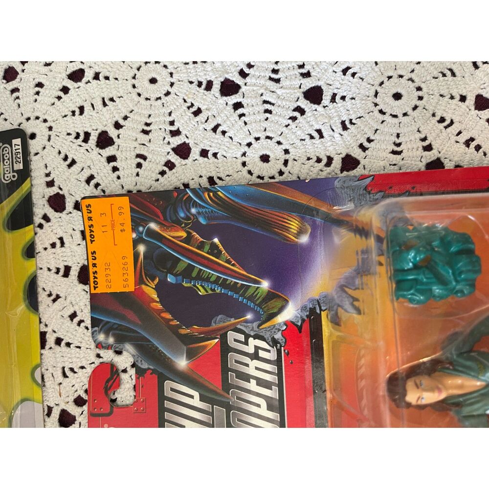 VINTAGE 1997 GALOOB STARSHIP TROOPERS CARMEN IBANEZ ACTION FIGURE Bug Thrasher! - Picture 7 of 9